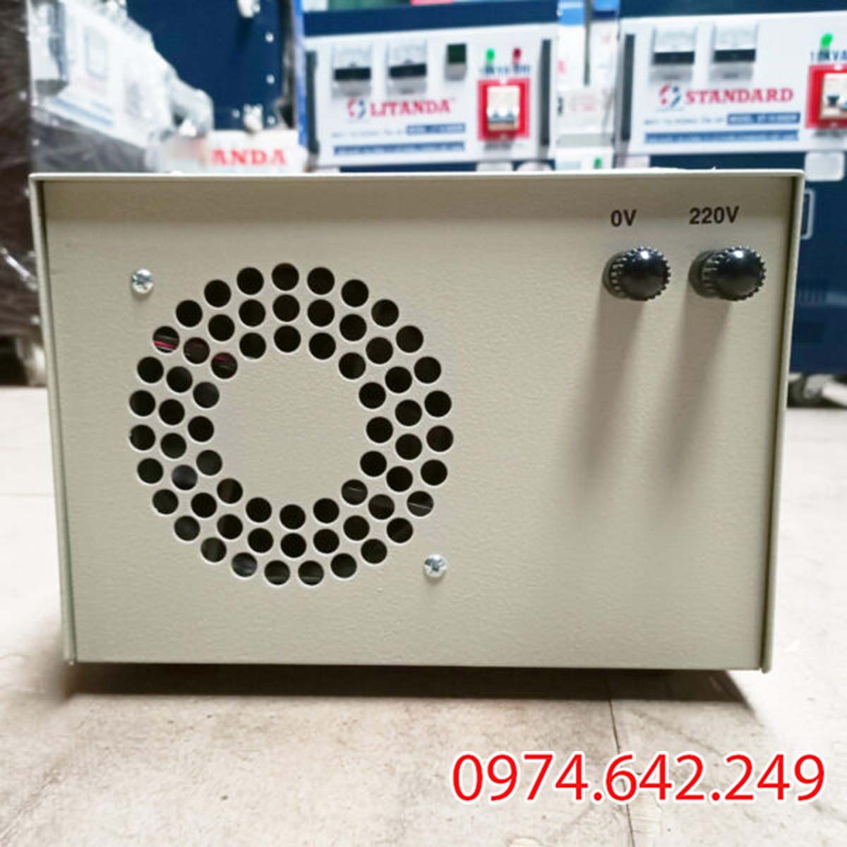 Đằng sau của máy nạp ắc quy Litanda
