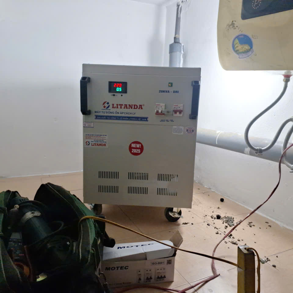 Chạy máy ổn áp cách ly 20kVA cho 1 gia đình tại Hà Nội