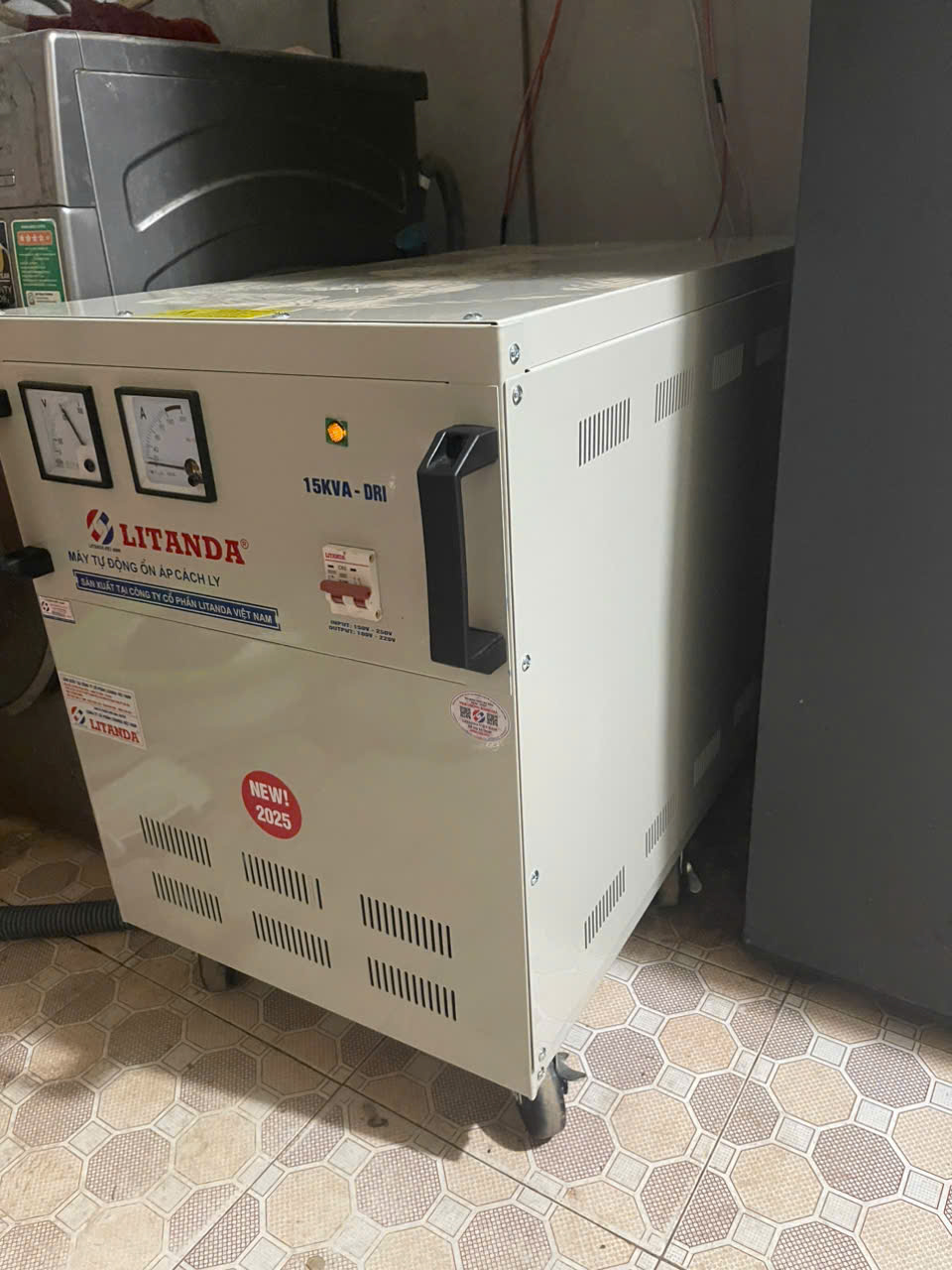 Ổn áp cách ly sử dụng cho các thiết bị gia đình như máy giặt, tủ lạnh...