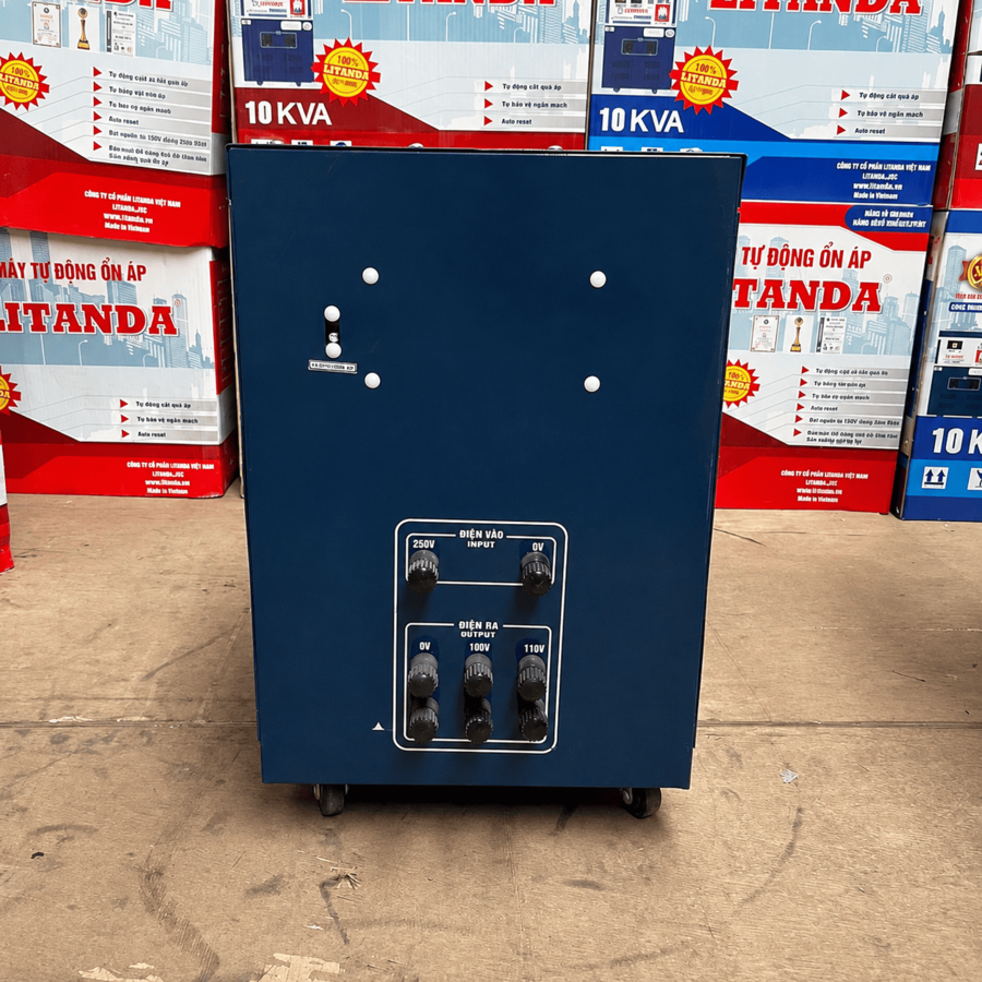 Ổn áp cách ly 5KVA dải 90V chuyên dùng cho khu vực điện yếu, tích hợp tính năng chống giật và lọc nhiễu, cung cấp nguồn điện sạch cho các thiết bị nhạy cảm.