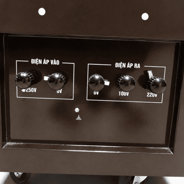 Ổn áp Litanda 15KVA 1 pha là dòng ổn áp 1 pha dùng cho các hộ gia đình, hộ kinh doanh, quán net,…..