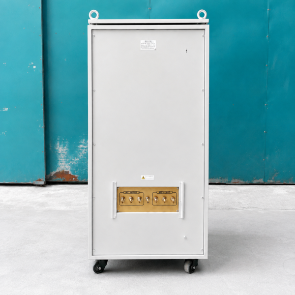 Ổn áp Litanda 200KVA 3 pha dải 160V dùng ổn định nguồn điện, bảo vệ an toàn và kéo dài tuổi thọ cho các thiết bị 3 pha công suất lớn ở khu vực điện rất yếu.