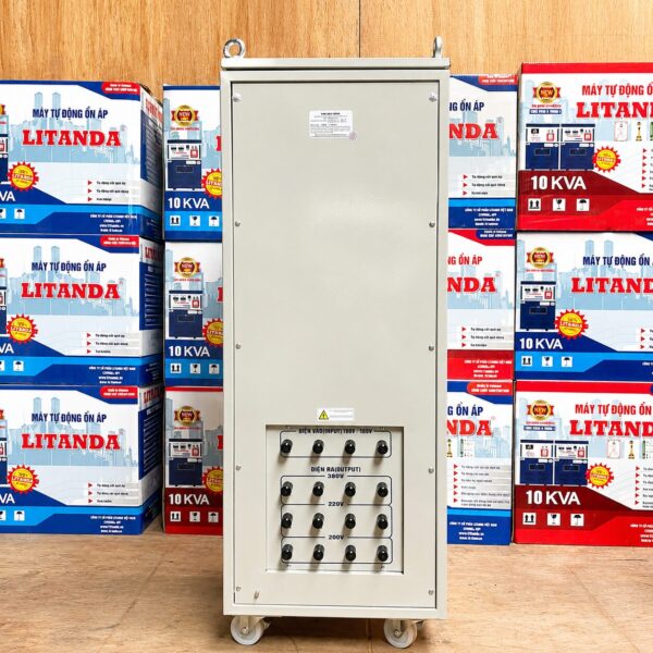 on-ap-20kva-3-pha-2 Ổn Áp 20KVA 3 Ph chuyên dùng cho khu vực điện 3 pha không quá yếu, ổn định điện áp và bảo vệ các hệ thống máy móc, thiết bị công nghiệp quy mô vừa.