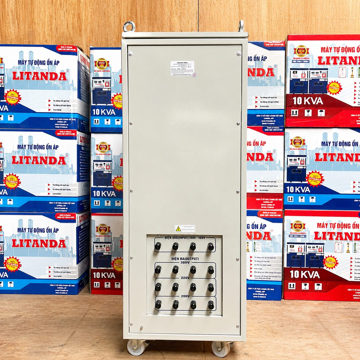 Ổn Áp 20KVA 3 Ph chuyên dùng cho khu vực điện 3 pha không quá yếu, ổn định điện áp và bảo vệ các hệ thống máy móc, thiết bị công nghiệp quy mô vừa.