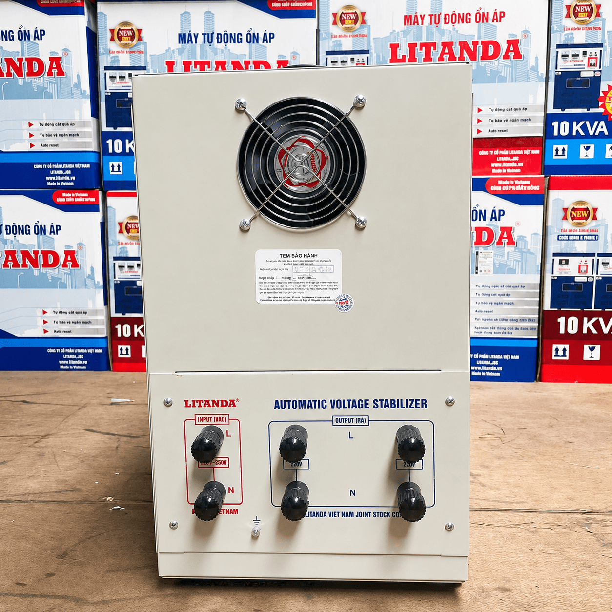 Ổn áp 15KVA dải 90V (DRI-15000II) chuyên dùng cho khu vực điện yếu vừa, cung cấp nguồn ra ổn định giúp bảo vệ an toàn cho toàn bộ thiết bị điện gia đình.