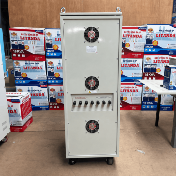 Ổn Áp 60KVA 3 Pha Dải 260V dùng cho hệ thống điện 3 pha. Thiết bị giúp ổn định nguồn điện liên tục và an toàn cho máy móc, thiết bị công nghiệp quy mô lớn.