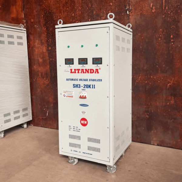 on-ap-20kva-3-pha-sh3-20kii-1 Ổn Áp 20KVA 3 Pha SH3 chuyên dùng cho khu vực điện 3 pha, ổn định điện áp và bảo vệ các hệ thống máy móc, thiết bị công nghiệp quy mô vừa.