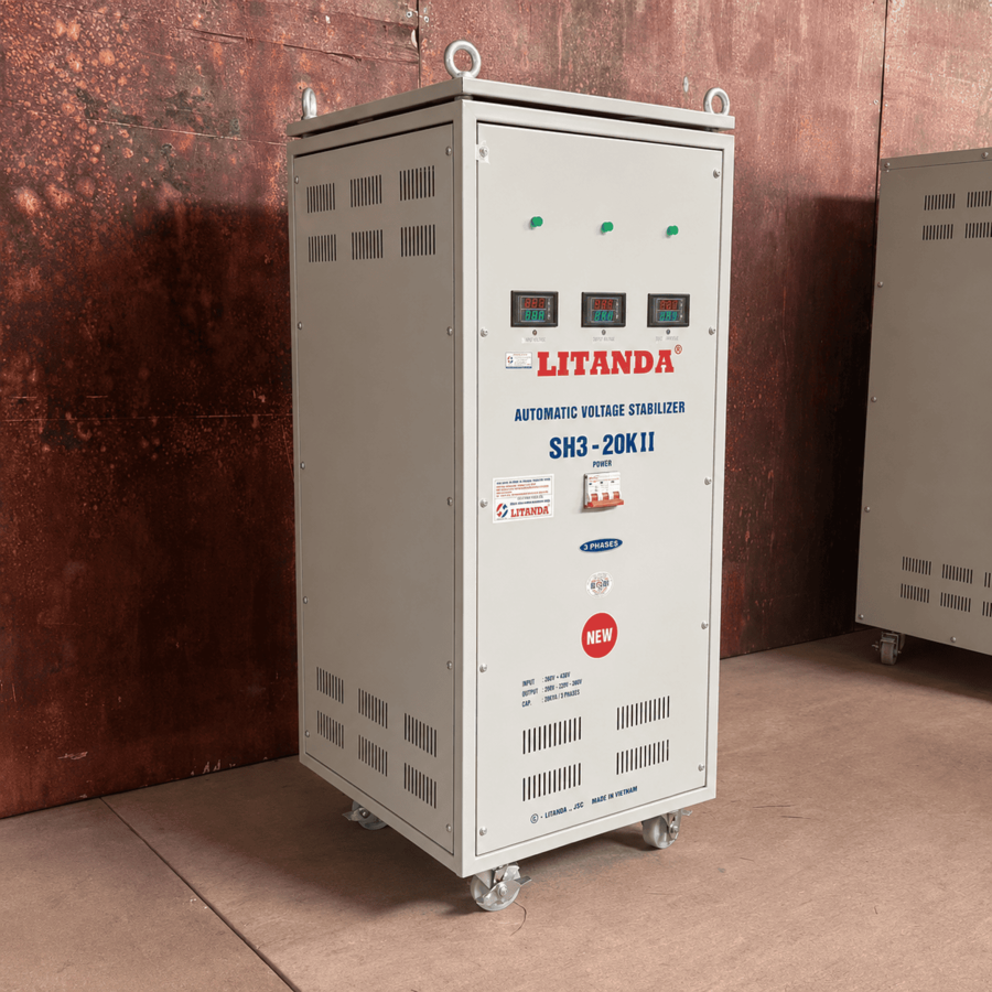 Ổn Áp 20KVA 3 Pha SH3 chuyên dùng cho khu vực điện 3 pha, ổn định điện áp và bảo vệ các hệ thống máy móc, thiết bị công nghiệp quy mô vừa.