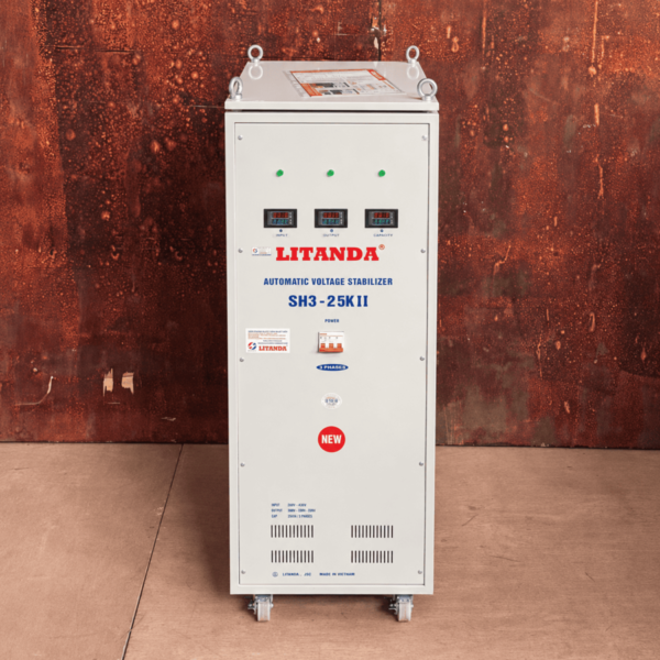 Ổn Áp 25KVA 3 Pha Dải 260V chuyên dùng cho khu vực điện 3 pha yếu, ổn định điện áp và bảo vệ các hệ thống máy móc, thiết bị công nghiệp quy mô vừa đến lớn.