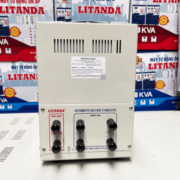 on-ap-7-5kva-dai-150v-1-5 Ổn áp 7.5KVA dải 150V SH-7500II là dòng ổn áp 1 pha tiêu chuẩn, giúp bảo vệ an toàn cho các thiết bị điện trong khu vực có lưới điện tương đối ổn định.