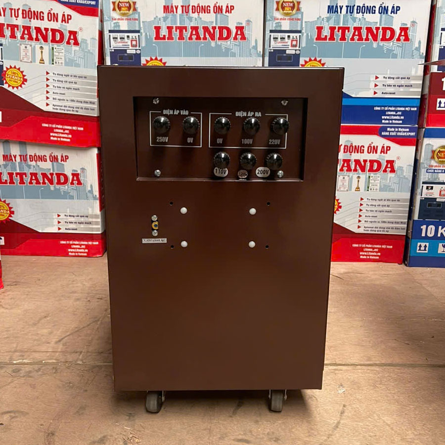 Ổn Áp Cách Ly 7.5KVA 1 Pha tích hợp tính năng chống giật và lọc nhiễu, dùng để cung cấp nguồn điện sạch và an toàn tuyệt đối cho các thiết bị nhạy cảm.