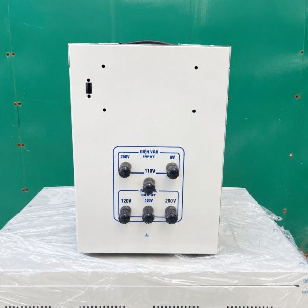 bien-ap-tu-ngau-7-5kva-1-pha-day-dong-1 Biến áp tự ngẫu 7.5kVA 1 pha chuyên dùng chuyển đổi điện áp 1 pha, cung cấp nguồn điện an toàn và ổn định cho các thiết bị điện dân dụng và công nghiệp.