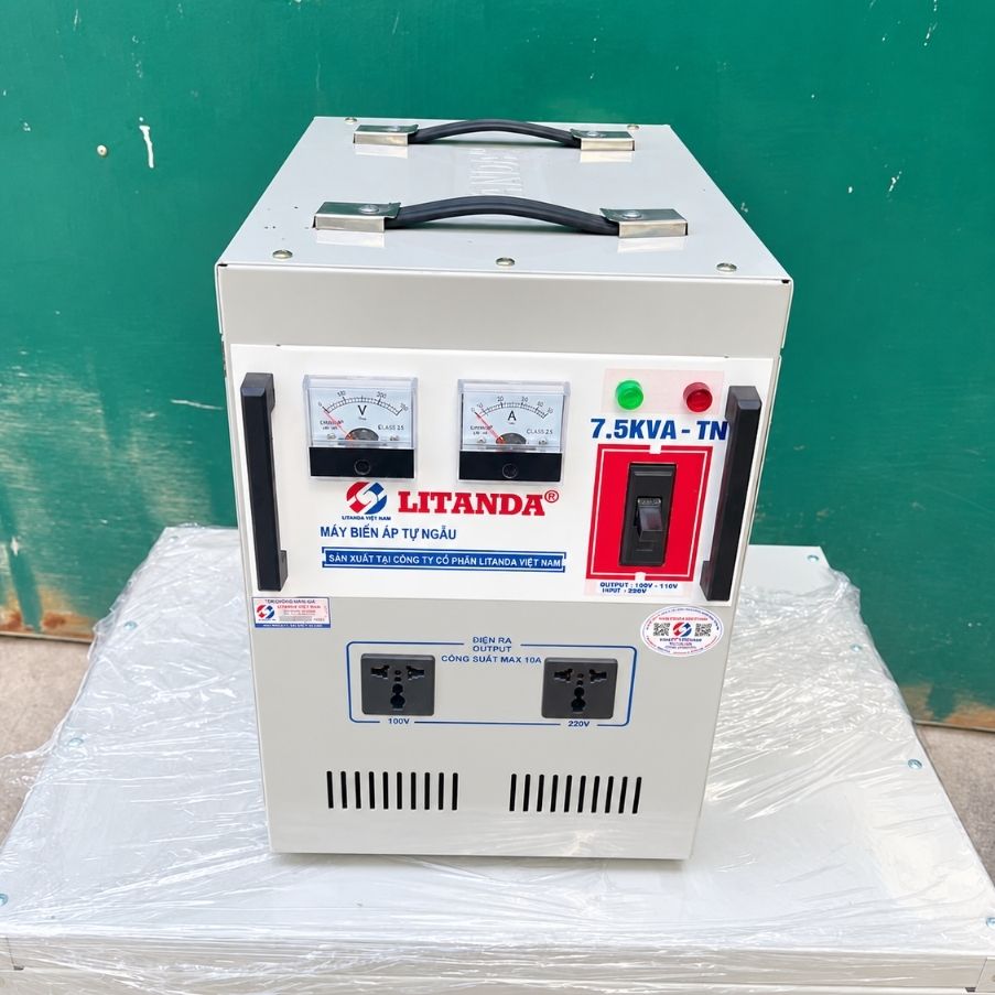 Biến áp tự ngẫu 7.5kVA 1 pha chuyên dùng chuyển đổi điện áp 1 pha, cung cấp nguồn điện an toàn và ổn định cho các thiết bị điện dân dụng và công nghiệp.
