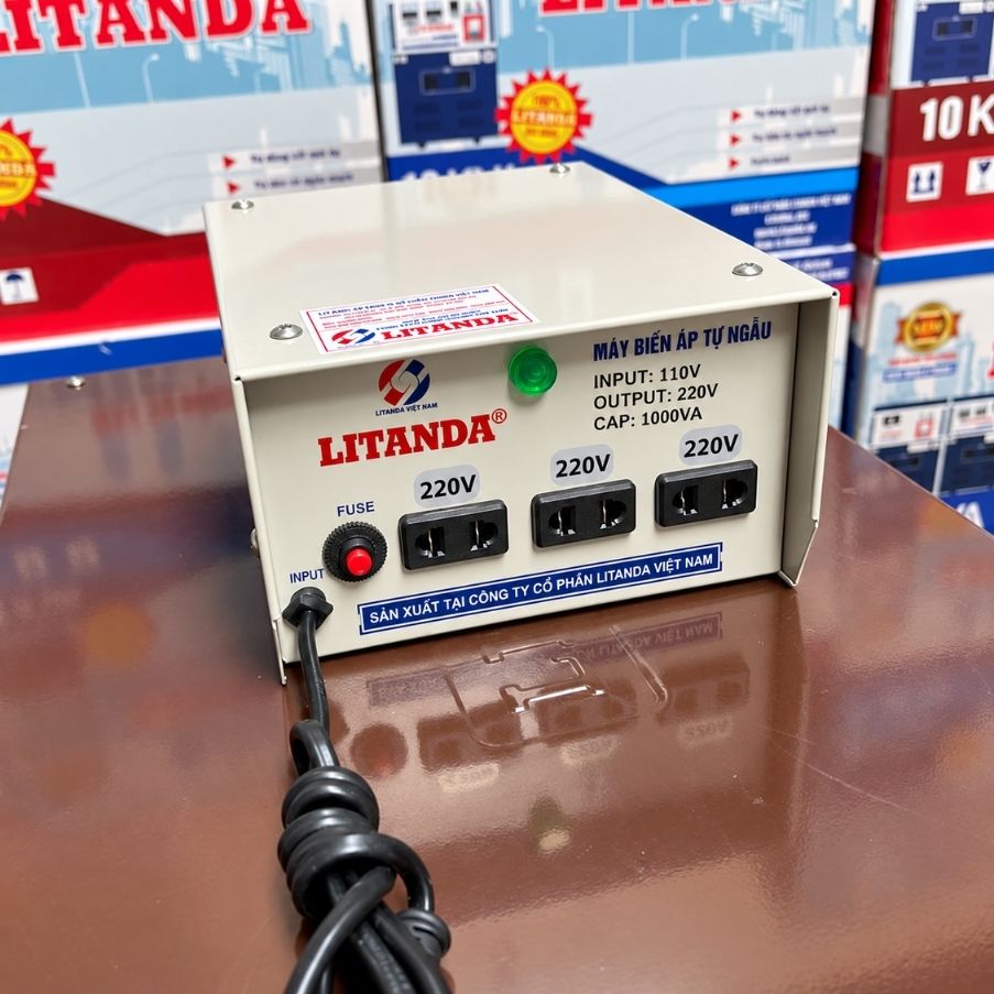 Bộ chuyển điện 1000VA 110V sang 220V chuyên dùng đổi nguồn điện chuẩn xác, cung cấp nguồn điện an toàn và ổn định cho các thiết bị điện nội địa.