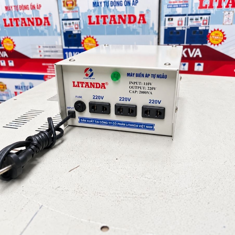 Bộ chuyển điện 110V sang 220V hay còn gọi là biến áp đổi nguồn 110V sang 220V. Sản phẩm được sử dụng cho khách hàng đi du lịch, công tác, sinh sống tại…