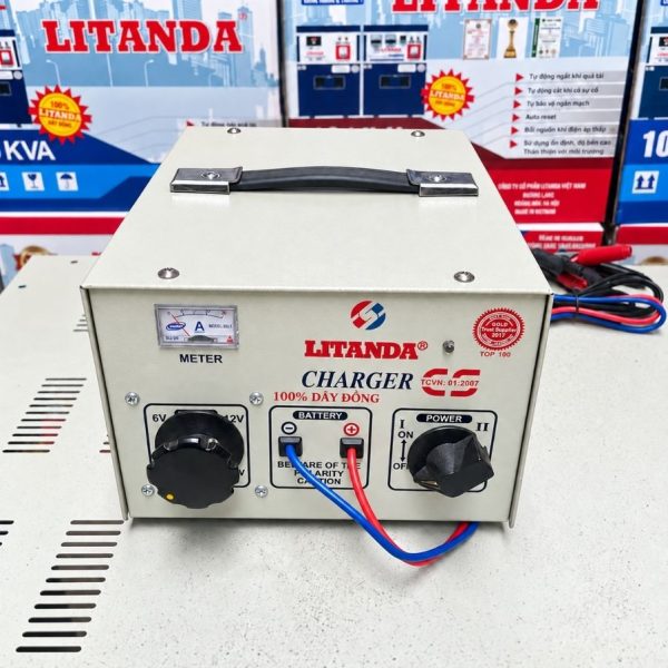 may-sac-ac-quy-12V-o-to-xe-may-may-2 Máy sạc ắc quy 12V chuyên dùng nạp điện an toàn và nhanh chóng cho bình ắc quy ô tô, xe máy, cấp nguồn cho các thiết bị dân dụng và công nghiệp.