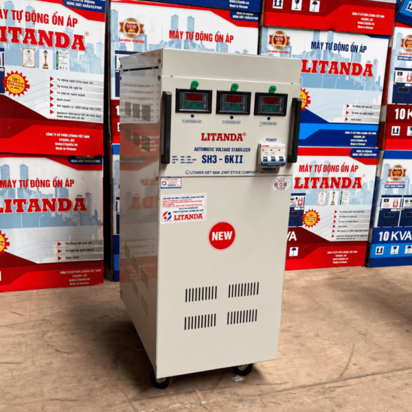 Ổn Áp 6KVA 3 Pha Dải 260V chuyên dùng cho khu vực điện 3 pha yếu, ổn định điện áp và bảo vệ các thiết bị công nghiệp nhẹ hoặc máy móc công suất vừa.