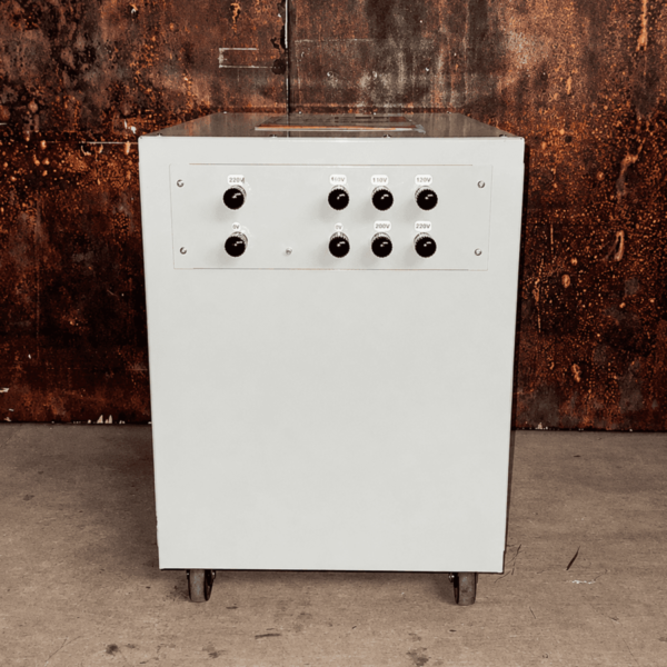 on-ap-cach-ly-20kva-dai-90v-1-3 Ổn Áp Cách Ly 20KVA Dải 90V chuyên dùng cho khu vực điện yếu, tích hợp chống giật và lọc nhiễu, cung cấp nguồn điện sạch và an toàn cho thiết bị nhạy cảm.