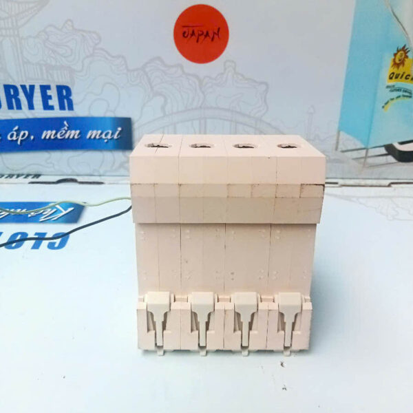 attomat 150A mua ở đâu chinh hang 4