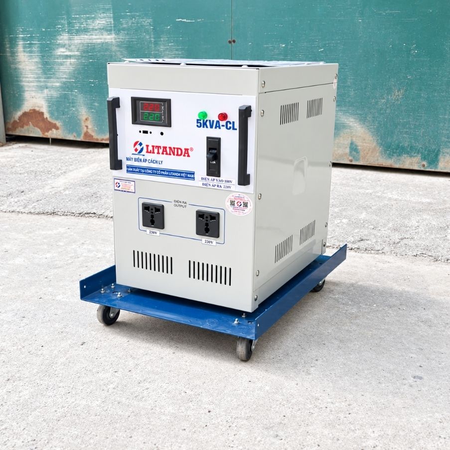 Biến áp cách ly 5kVA 400V ra 230V chuyên dùng chống giật, đổi nguồn điện và lọc nhiễu an toàn cho các thiết bị máy móc công nghiệp.