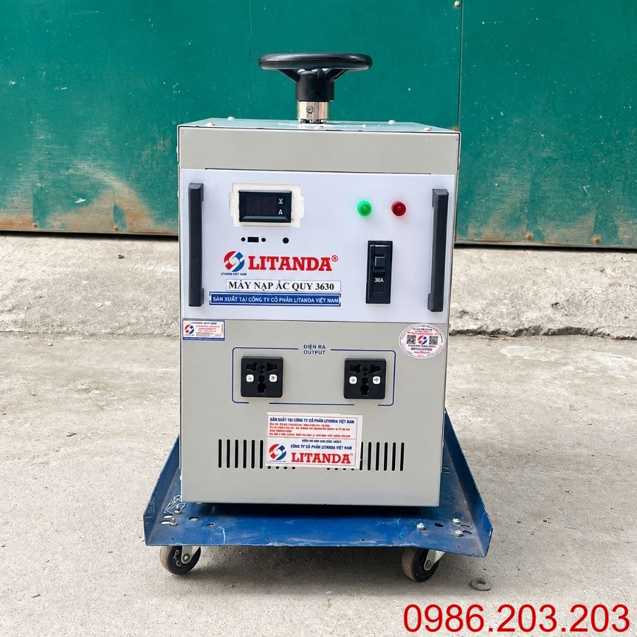 Máy nạp ắc quy 3630 chuyên dùng nạp điện an toàn và hiệu quả cho bình ắc quy, cấp nguồn ổn định cho các thiết bị điện dân dụng và công nghiệp.