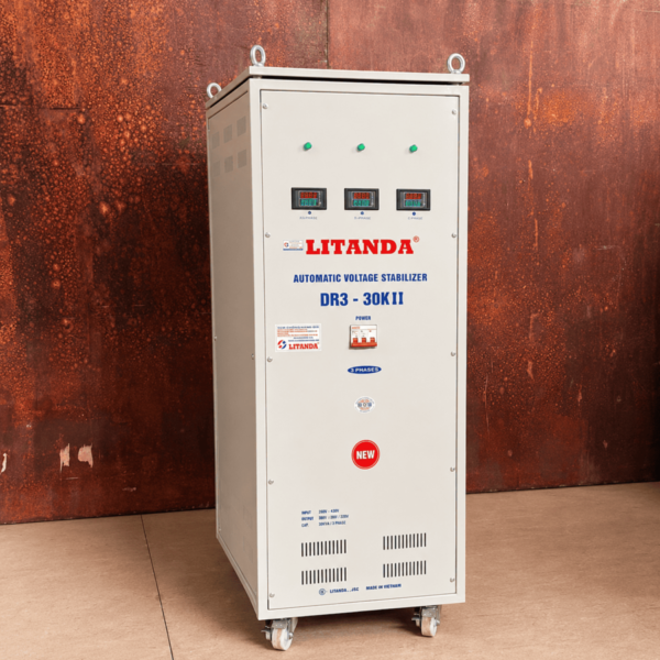 on-ap-30kva-3-pha-1 Ổn áp 3 pha 30KVA chuyên dùng cho hệ thống điện 3 pha, ổn định nguồn điện và bảo vệ an toàn cho các thiết bị công nghiệp quy mô lớn.