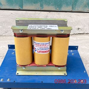 Biến áp trần 10kVA 3 pha chuyên dùng đổi nguồn điện 3 pha, cung cấp nguồn điện an toàn và ổn định cho các thiết bị máy móc công nghiệp.
