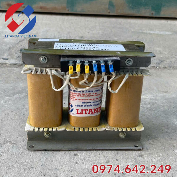 Biến áp trần 1KVA 3 pha là lựa chọn lý tưởng cho các hệ thống điện yêu cầu nguồn ổn định, thẩm mỹ cao và tối ưu không gian.