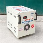 Biến áp 1 pha sang 3 pha 3kVA chuyên dùng đổi nguồn điện từ 1 pha sang 3 pha, cung cấp nguồn điện an toàn và ổn định cho các thiết bị máy móc.