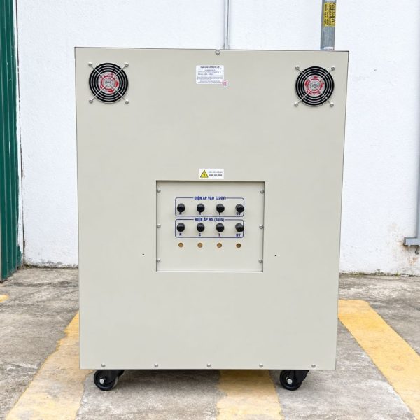 Biến áp cách ly 75KVA 3 pha vào 220V ra 380V là lựa chọn tối ưu cho các doanh nghiệp cần ổn định điện áp, tăng độ an toàn và bảo vệ thiết bị điện.