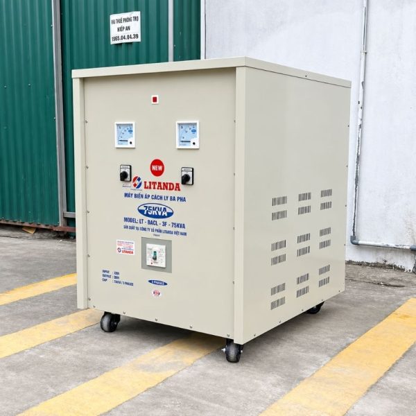 Biến áp cách ly 75KVA 3 pha vào 220V ra 380V là lựa chọn tối ưu cho các doanh nghiệp cần ổn định điện áp, tăng độ an toàn và bảo vệ thiết bị điện.