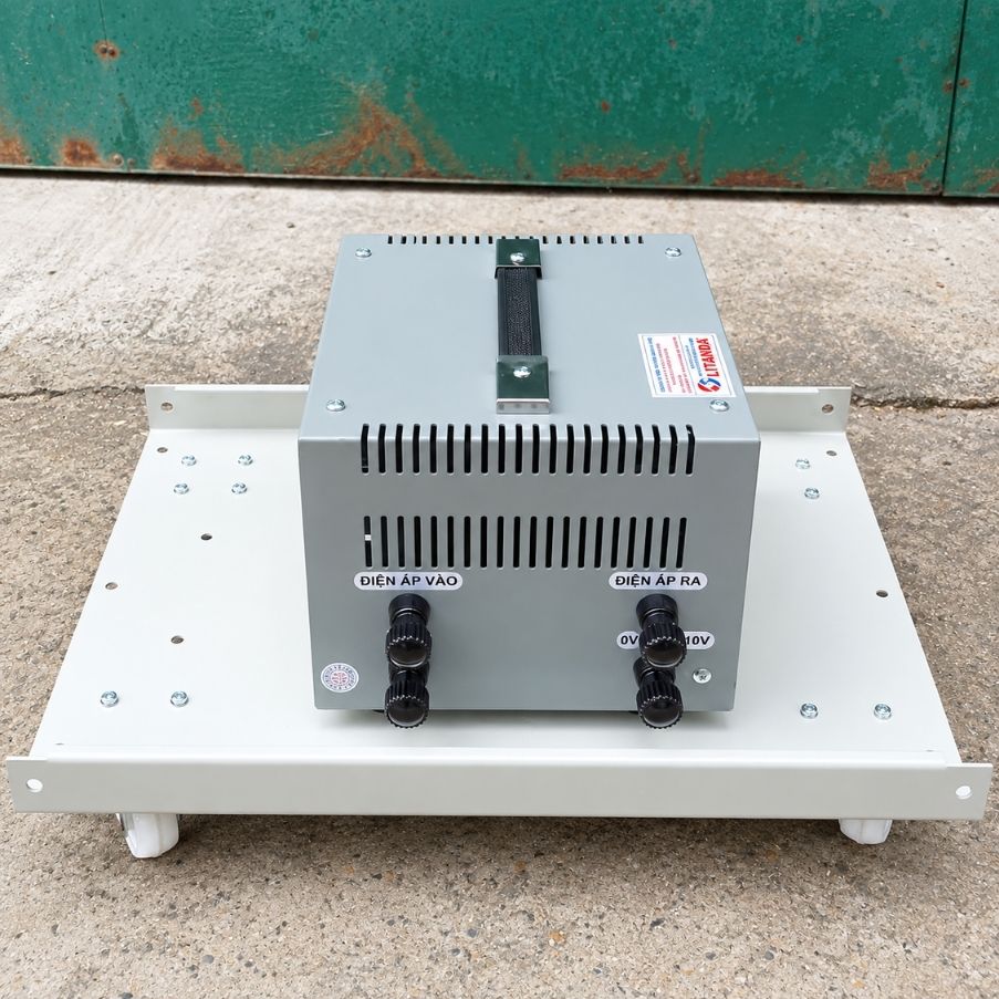 Máy biến áp vô cấp 1 pha 1kva là một thiết bị điện chuyên dụng có khả năng điều chỉnh điện áp đầu ra một cách liên tục và linh hoạt trong khoảng từ 0V…