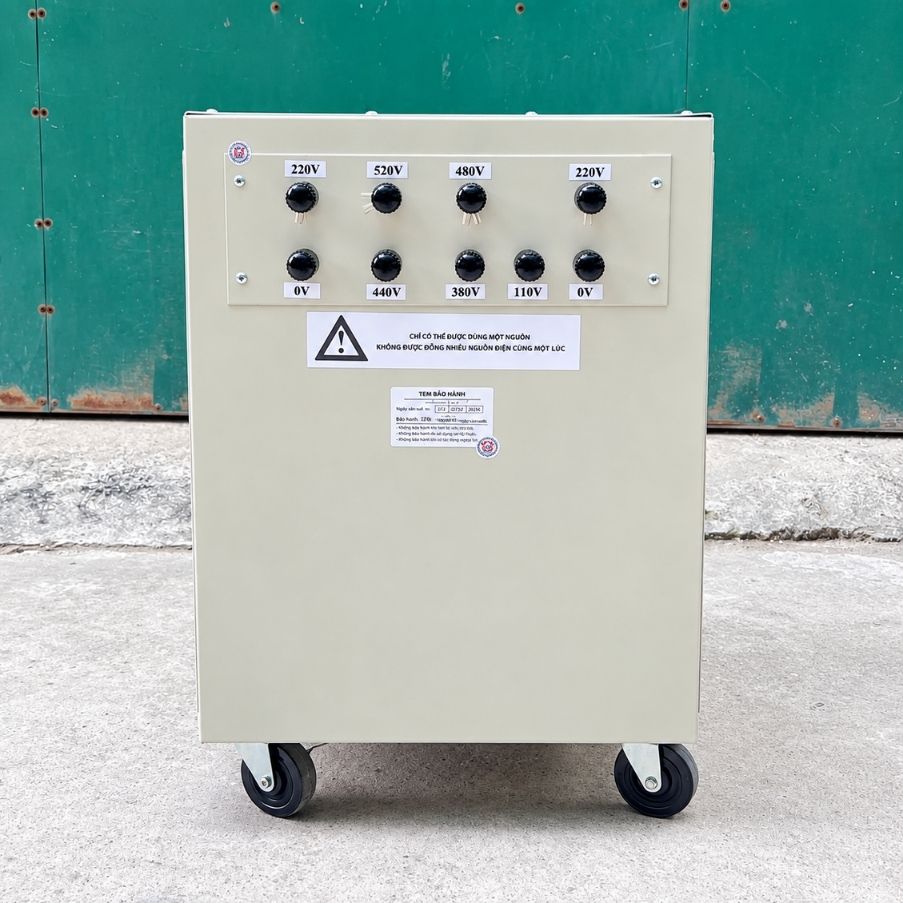 Biến áp cách ly 20KVA là thiết bị điện chuyên dùng để chuyển đổi và cách ly nguồn điện, giúp đảm bảo an toàn cho hệ thống điện và thiết bị sử dụng.