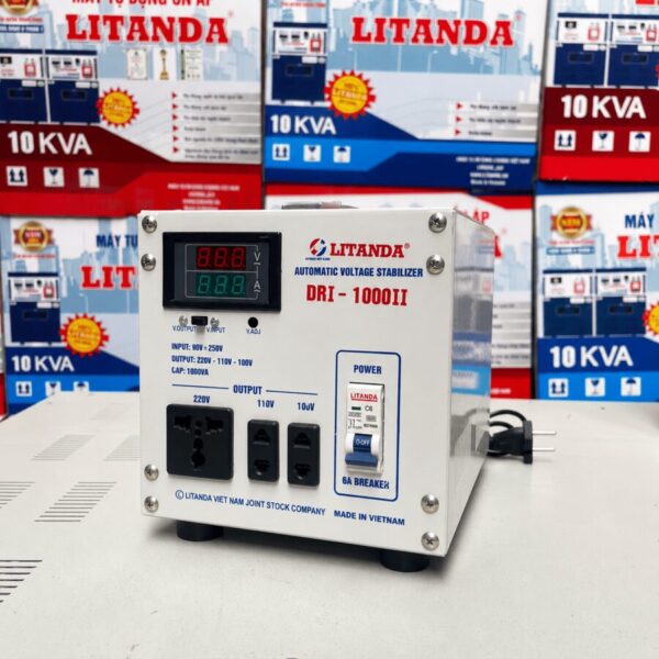 Ổn áp Litanda 1 pha 1KVA DRI-1000II: Ổn áp công suất nhỏ dải điện rộng, chạy êm ái, chuyên bảo vệ thiết bị điện tử nhạy cảm tại khu vực điện chập chờn.