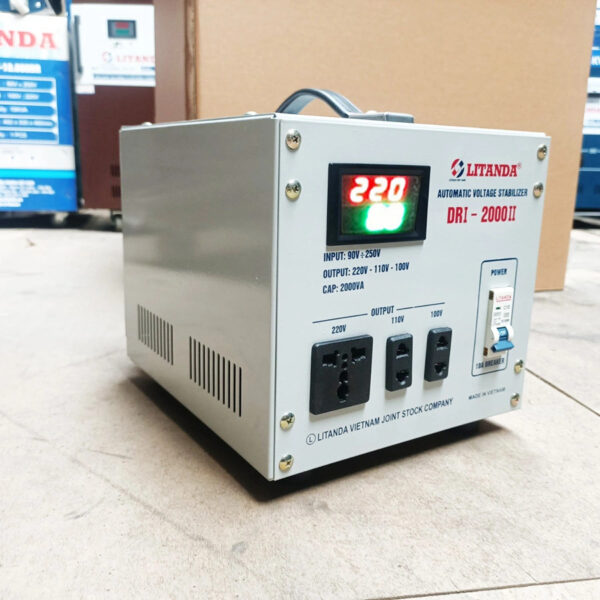 Ổn áp Litanda 2KVA DRI-2000II hoạt động trong dải 90V–250V, rất phù hợp cho gia đình và văn phòng nhỏ với khả năng cấp điện chuẩn xác.