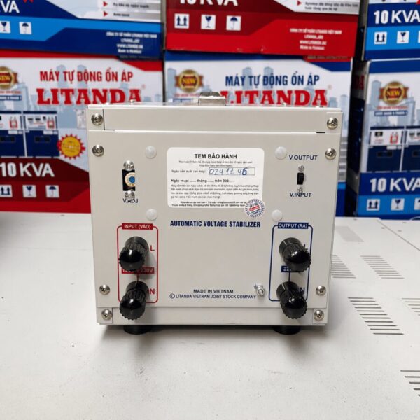 Ổn áp Litanda 2KVA SH-2000II dành cho vùng điện tương đối ổn định từ 150V–250V, nổi bật với độ bền cao, vận hành êm ái và tiết kiệm điện.