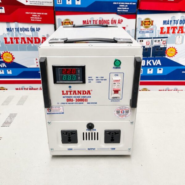 Ổn Áp Litanda 3KVA DRI (90V–250V): Dải điện áp trung bình duy trì nguồn điện chuẩn xác, vận hành bền bỉ với 100% dây đồng nguyên chất.