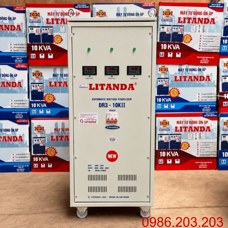 Ổn áp Litanda 3 pha 10KVA DR3-10KII dùng ổn định nguồn điện, bảo vệ an toàn và kéo dài tuổi thọ cho các thiết bị 3 pha công suất vừa ở khu vực điện rộng.