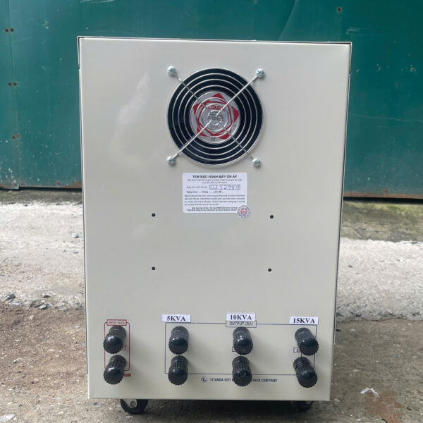 Thiết bị chống sụt áp 20KVA dùng để khắc phục triệt để tình trạng điện áp yếu, chập chờn, cung cấp nguồn điện ổn định cho thiết bị điện công suất lớn.