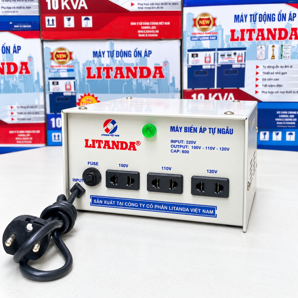 Biến áp tự ngẫu Litanda 1 pha 600VA DN006 là thiết bị điện dùng để thay đổi điện áp xoay chiều 1 pha, giúp điều chỉnh mức điện áp phù hợp cho các thiết bị điện gia đình, văn phòng hoặc phòng thí nghiệm.