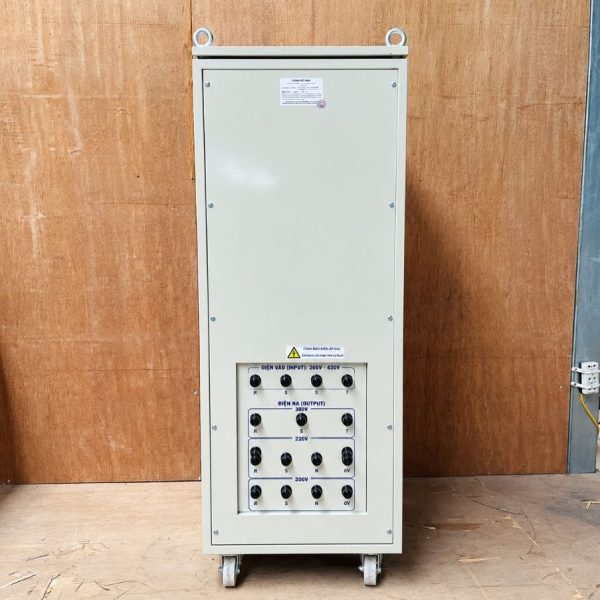 Ổn áp cách ly 20KVA 3 pha 260V-430V chuyên dùng ổn định điện áp, lọc nhiễu, chống giật và bảo vệ thiết bị điện công nghiệp nhạy cảm.