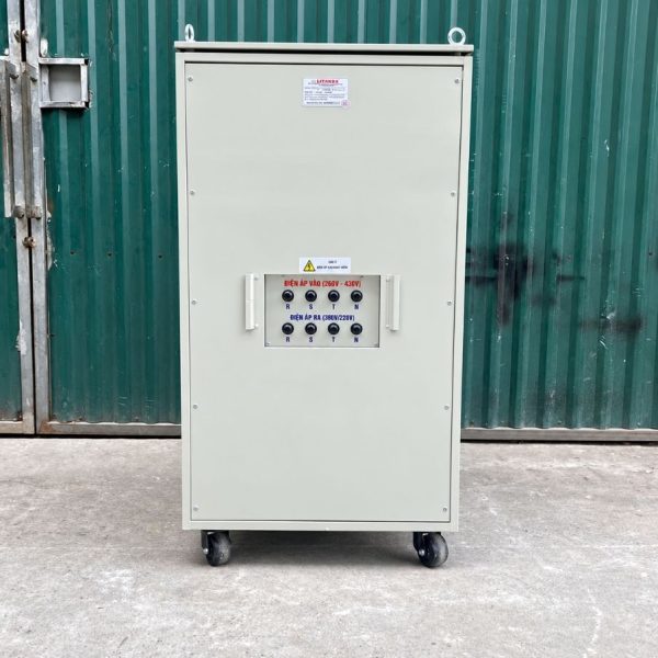 Ổn áp cách ly Litanda 3 pha 45KVA 260V-430V chuyên dùng ổn định điện áp, lọc nhiễu, chống giật và bảo vệ thiết bị điện công nghiệp nhạy cảm.