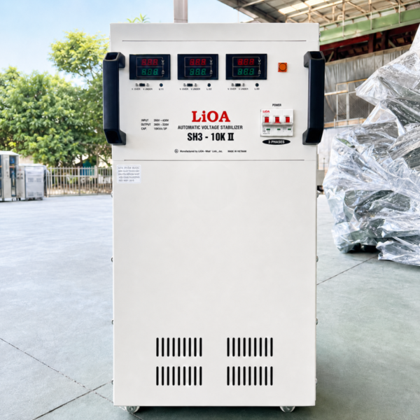 Ổn áp Lioa 3 pha 10KVA SH3-10KII dùng ổn định nguồn điện, bảo vệ an toàn cho các thiết bị điện 3 pha công suất vừa và nhỏ ở khu vực lưới điện tương đối ổn định.