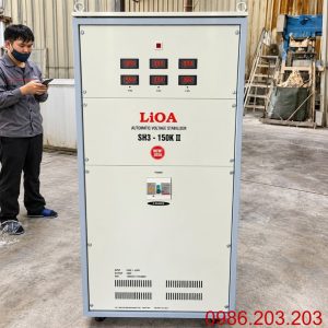 Ổn áp Lioa 3 pha 150KVA SH3-150KII chuyên dùng ổn định điện áp cho dải điện vừa, khắc phục điện yếu và bảo vệ hệ thống máy móc công nghiệp quy mô lớn.