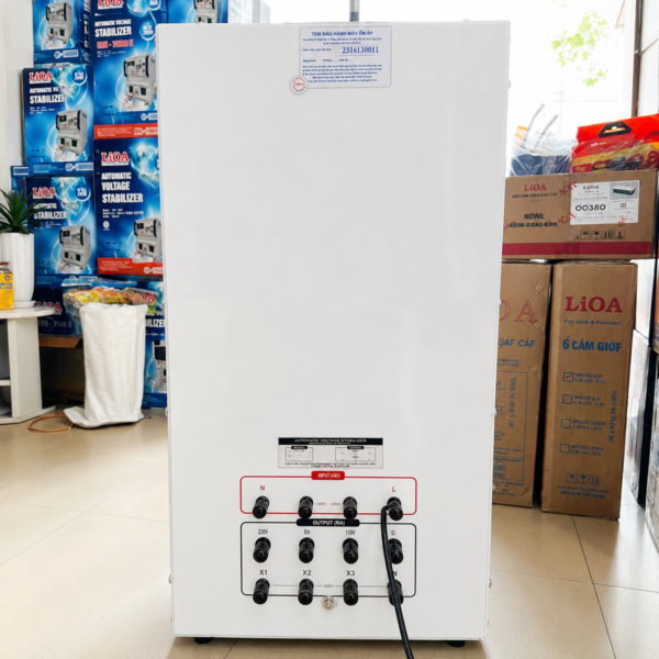 Ổn áp Lioa 3 pha 15KVA DR3-15KII dùng ổn định nguồn điện, bảo vệ cho các thiết bị điện 3 pha công suất vừa và nhỏ ở khu vực lưới điện có sự dao động.