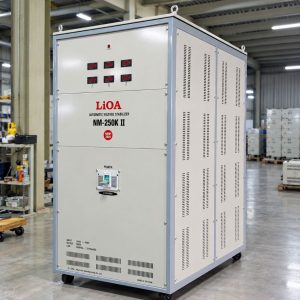 Ổn áp Lioa 3 Pha 250KVA NM-250KII là dòng ổn áp công suất lớn, chuyên dùng cho các nhà máy, xí nghiệp, xưởng sản xuất quy mô lớn, tòa nhà, trung tâm…