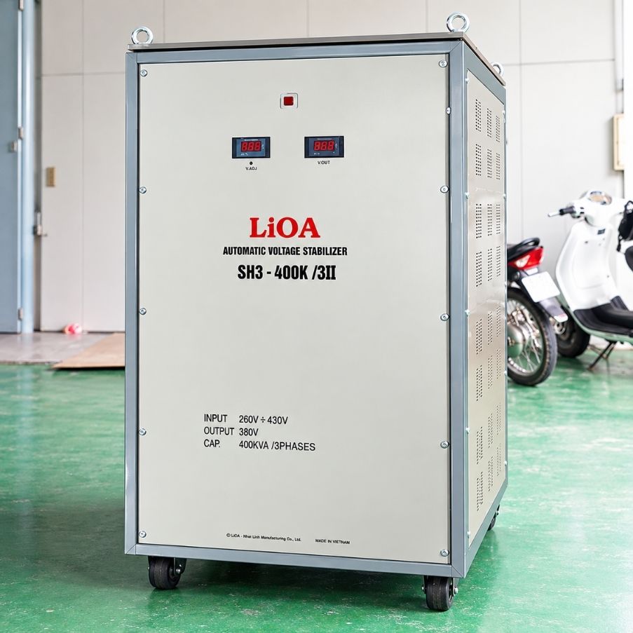 Ổn áp Lioa 3 Pha 400KVA SH3-400KII là thiết bị ổn áp công suất lớn, được thiết kế chuyên dụng cho các hệ thống điện tại nhà máy sản xuất, khu công…