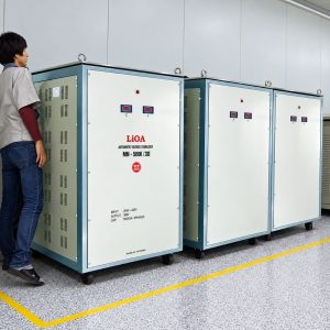 Ổn áp Lioa 3 Pha 500KVA NM-500KII là dòng ổn áp công suất lớn, chuyên dùng trong các nhà máy, khu công nghiệp, trung tâm dữ liệu, tòa nhà cao tầng và…