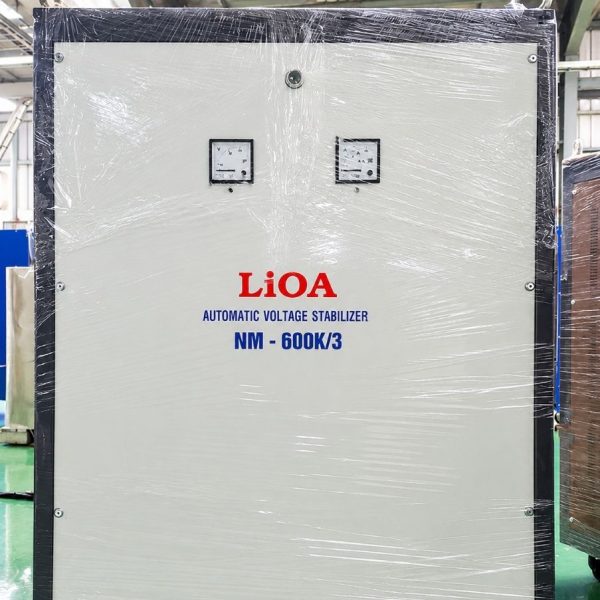 on-ap-lioa-3-pha-600kva-nm-600kii-1-4 Ổn áp Lioa 3 Pha 600KVA NM-600KII là thiết bị ổn áp công suất lớn, được thiết kế dành riêng cho các hệ thống điện quy mô lớn như nhà máy sản xuất, khu…