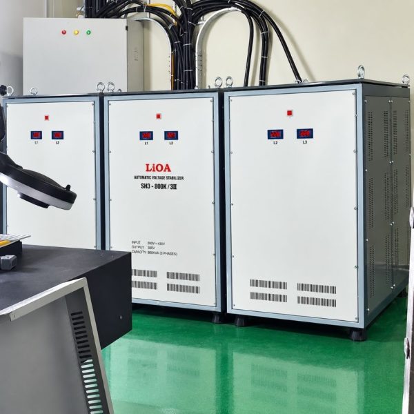 Ổn áp Lioa 3 pha 800KVA SH3-800KII là giải pháp ổn định điện áp công suất lớn, được thiết kế dành riêng cho các hệ thống điện có quy mô lớn như nhà máy…